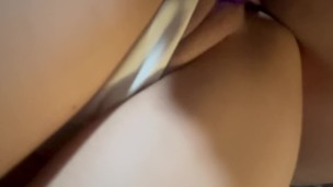 Amiga de mi hermana se queda en casa y termina en mi cama.311